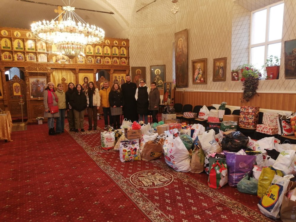Cadouri pentru familiile nevoiaşe din satul Dulgheru - cadouri-1670245613.jpg