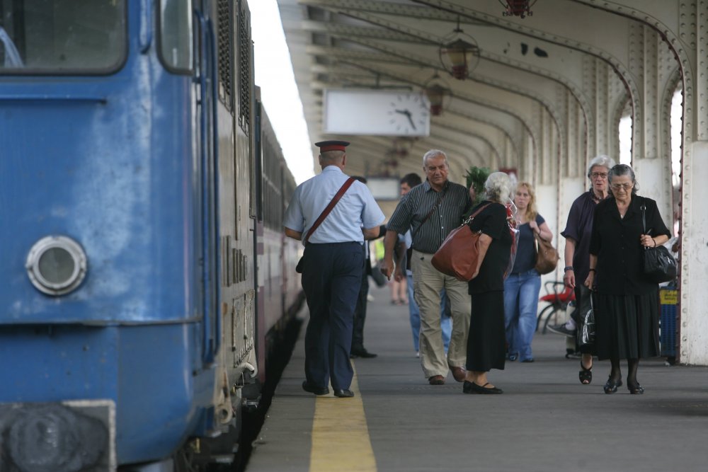 Vârstnicii beneficiază de şase călătorii reduse pe tren - calatorii1-1612380829.jpg