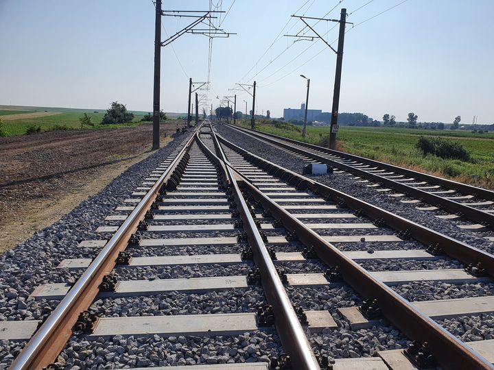 Calea ferată Predeal – Bucureşti – Constanţa va fi modernizată. Valoarea totală a investiţiei e de 2,16 miliarde lei - cale-ferata-modernizata-1712253862.jpg