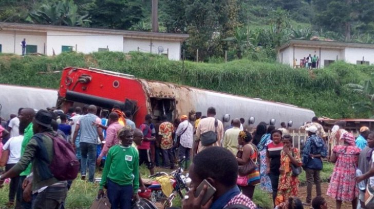 Accident feroviar grav: 55 de morți, 600 de răniți - cameroun0413730099462300-1477117922.jpg