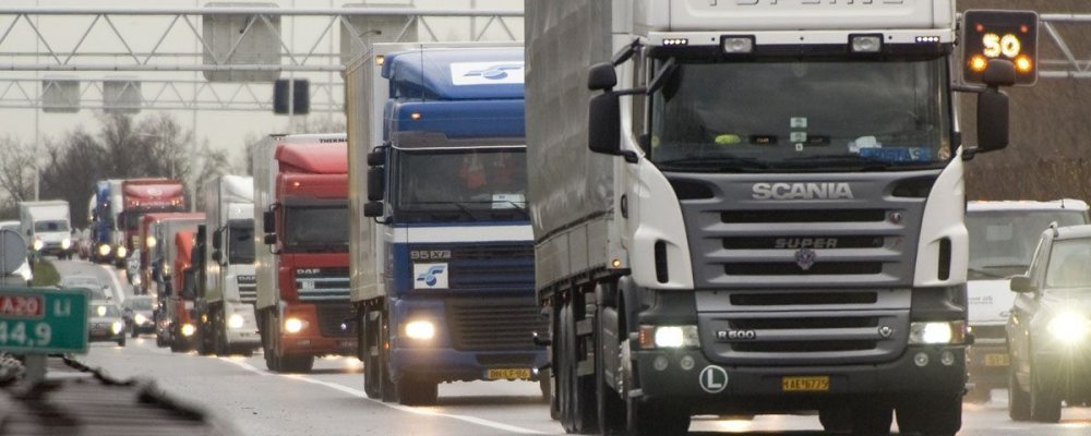 Transportatorii anunță proteste dacă autoritățile nu respectă legislația privind restituirea supraacizei la motorină - camioane-1543424236.jpg