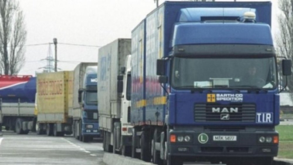 Poliția din Germania a descoperit zece afgani ascunși într-un camion al cărui șofer era din România - camion-1635702811.jpg
