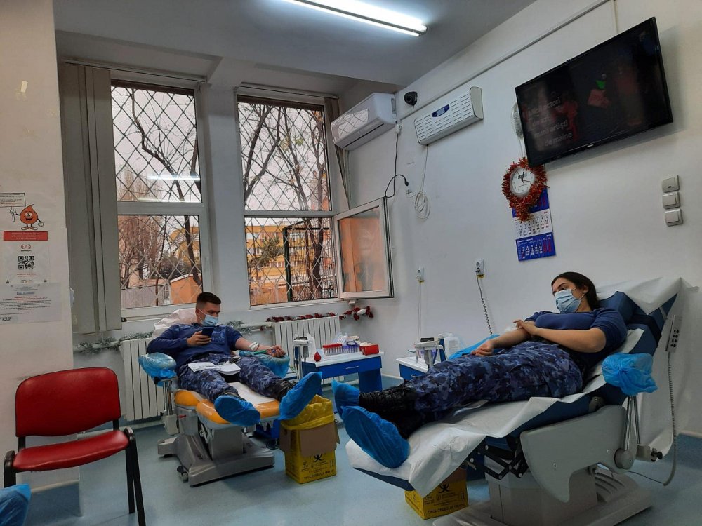 Campanie de donare de sânge, iniţiată de studenţii Academiei Navale şi elevii Şcolii Militare de Maiştri Militari - campanie-1639899031.jpg