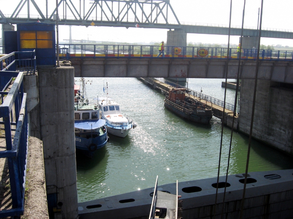Canalele navigabile și porturile lor sunt modernizate cu bani europeni - canalele-1411313882.jpg