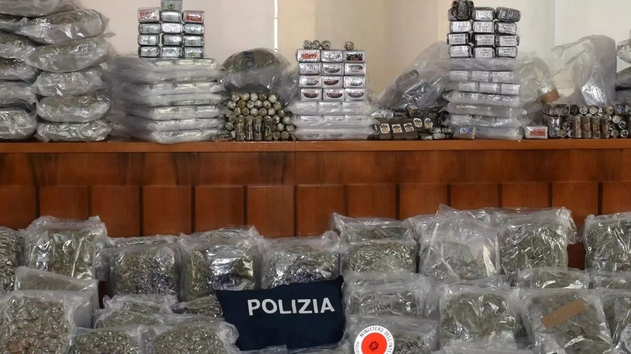 Captură impresionantă de droguri în garajul unui român. Mama lui îi ia apărarea - captura-1705948609.jpg