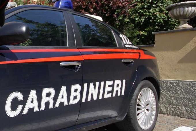 Polițiștii italieni au găsit cadavrul mumificat al unei femei, stând la masă. Nu mai fusese văzută din 2019 - carabinier-1644341779.jpg
