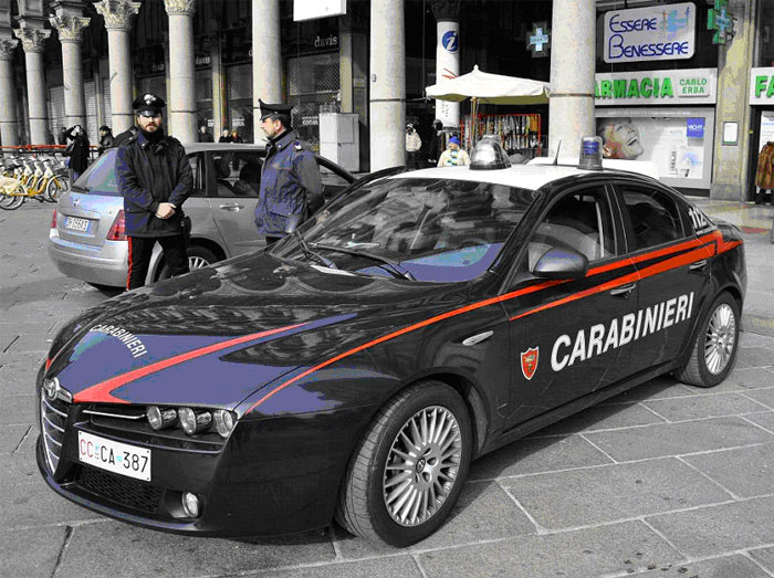 Un bărbat fără adăpost a înjunghiat patru carabinieri la Roma - carabinieri-1410431743.jpg