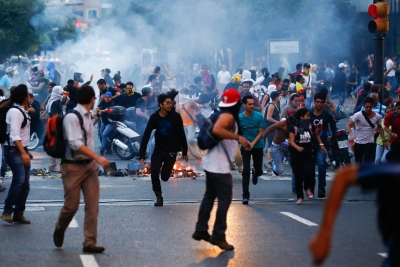 VIOLENȚE în Venezuela / Președintele Maduro: E lovitură de stat! - caracasviolence-1393053402.jpg