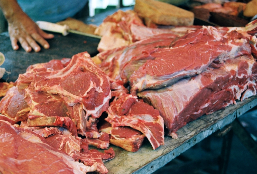 SCANDALUL CĂRNII STRICATE, LA CONSTANȚA / Mari producători se ocupau cu vânzarea de produse alterate - carne-1394625214.jpg