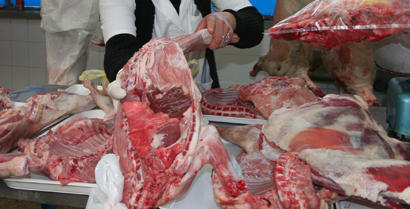O să cumpărăm carne mai ieftină? Sectorul cărnii, primul pe lista cu TVA de 9% - carne1-1381339566.jpg