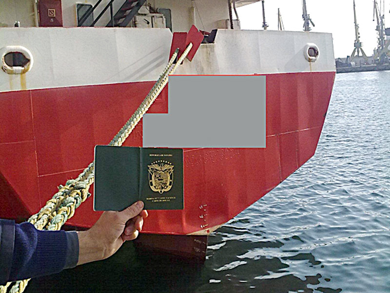 Marinar sirian prins la bord cu acte false - carnet-1447872186.jpg