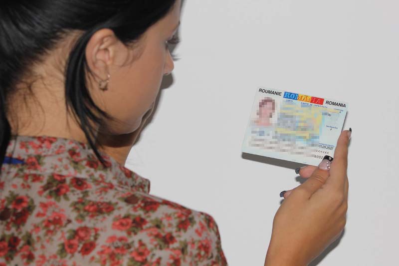 Buletinele biometrice nu vor fi eliberate de la 1 iulie 2013! - carteadeidentitateblur-1371137548.jpg