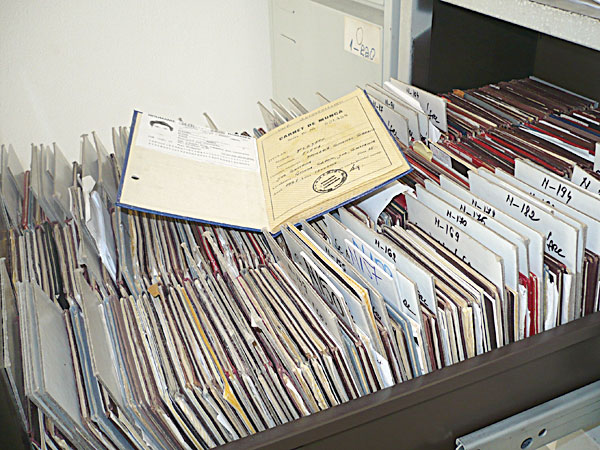 Peste 20.000 de cărți de muncă zac în arhiva ITM Constanța - cartimuncaitm-1315236758.jpg