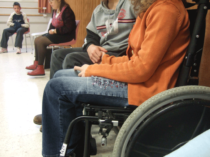 Sprijin pentru copiii cu dizabilitati din Constanta - carucior-1403627498.jpg
