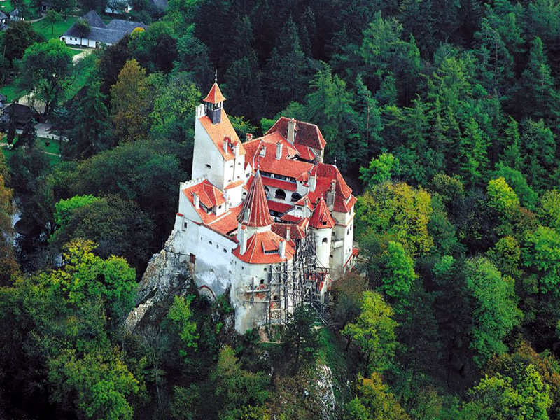 FPTS / Turismul românesc nu va cuceri piața internațională fără mitul Dracula - castelulbran1371216759-1384081213.jpg