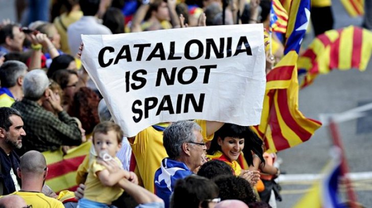 Catalonia a votat pentru ruperea de Spania. Separatiștii catalani au câștigat majoritatea absolută - cataloniaheadlinestorytodaycatal-1443421772.jpg