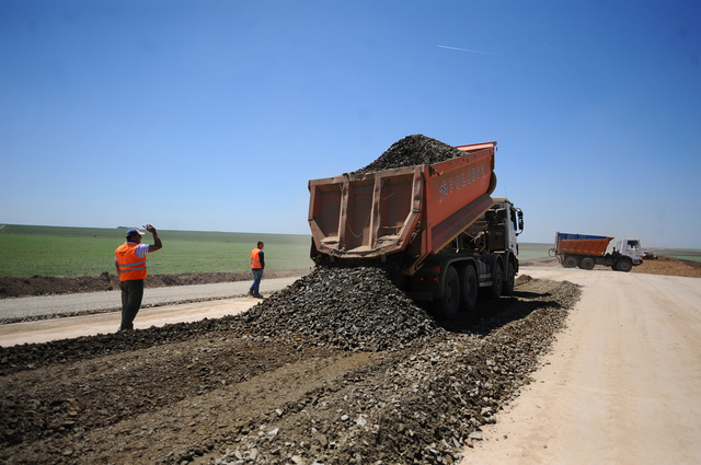 Câte autostrăzi vor fi construite până în 2015, în România - cateautostrazi-1421158711.jpg