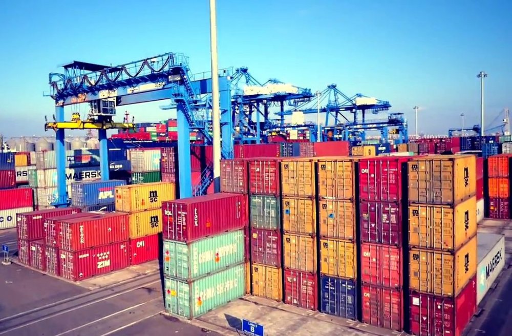 Câte containere cu gunoaie au trecut fluierând prin fața scanerelor Vămii din portul Constanța? - catecontainere-1582492738.jpg