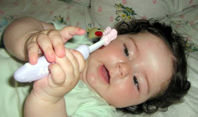Bebelușii trebuie spălați zilnic pe dinți - ccebcec8775c71ca0c3e559870894dc4.jpg