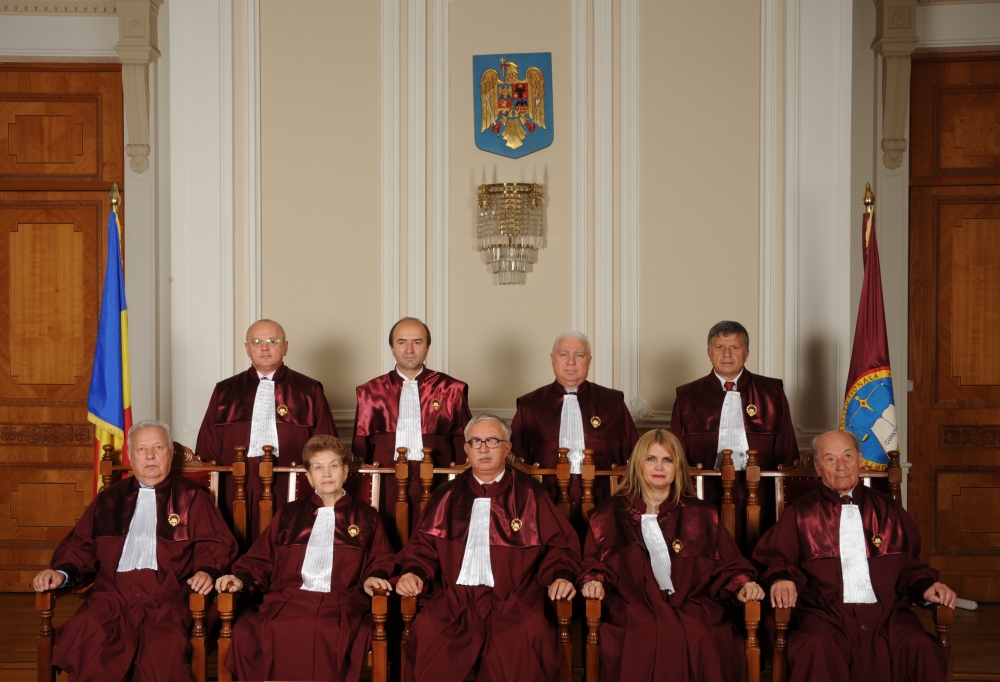 Noii membri ai Curții Constituționale depun jurământul de învestitură, luni, la Palatul Cotroceni - ccr-1370789494.jpg
