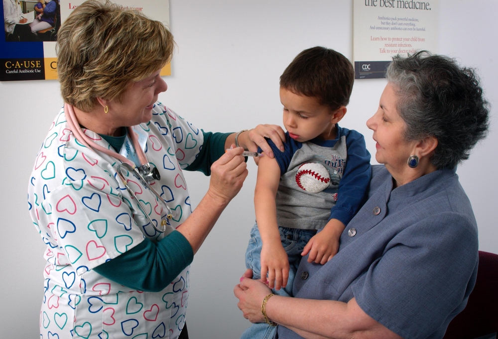 Școlarii constănțeni, vaccinați împotriva poliomielitei - cdc-1385475346.jpg