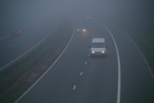 Ce reguli trebuie să respecte șoferii pe timp de ceață - ceatamasinidrum-1323872789.jpg