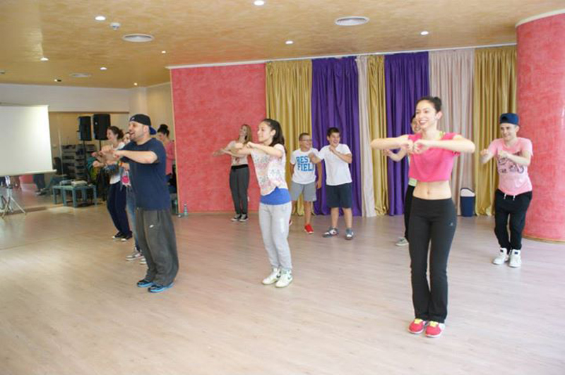 Ce au făcut dansatorii constănțeni la concursul de la Oradea - ceau-1414169012.jpg