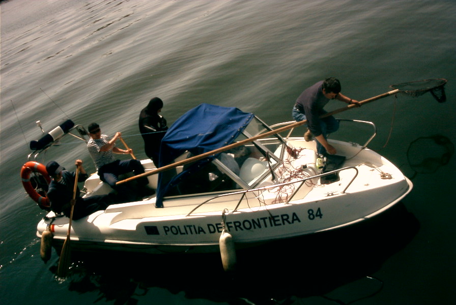 Ce au furat doi tineri de pe un șlep ancorat pe malul Dunării - ceaufuratdoitineri-1429533176.jpg