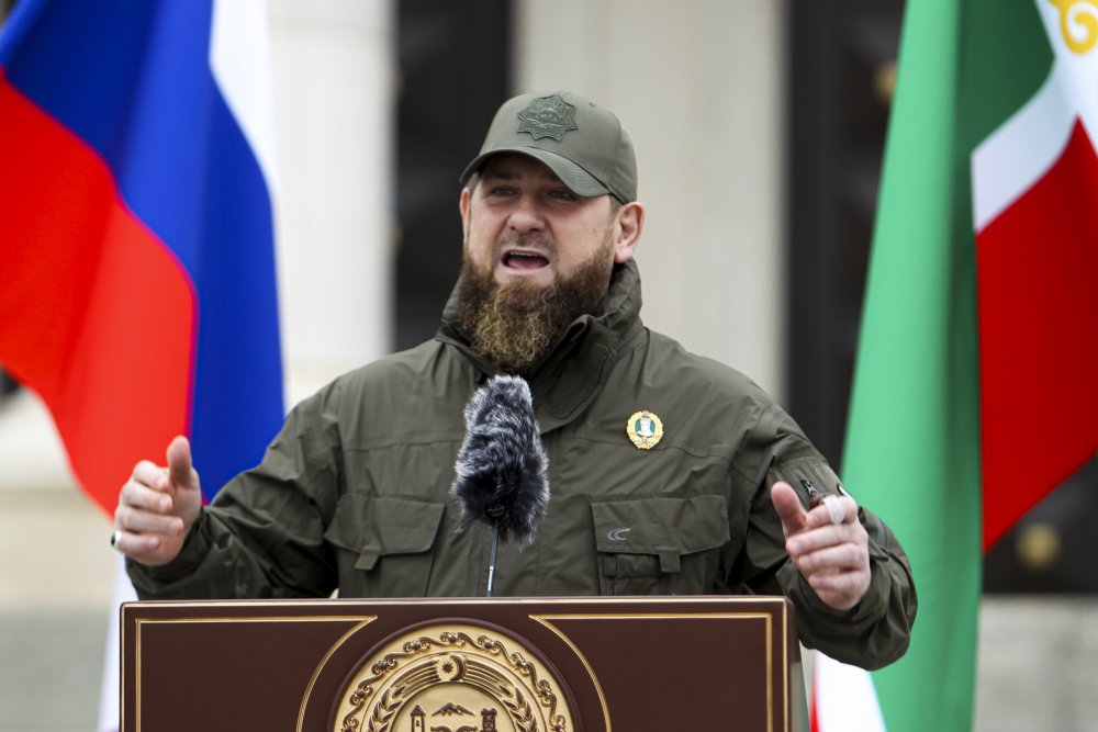 Liderul cecen Ramzan Kadîrov se laudă că a cucerit primăria din Mariupol - cecenmariupol-1648221292.jpg