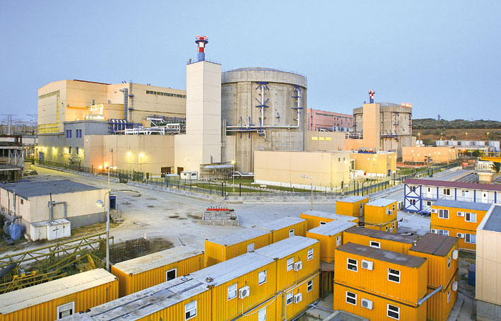ISU Dobrogea va beneficia de o autoutilitară de cercetare nucleară - centralanuclearacernavoda1316552-1325244307.jpg