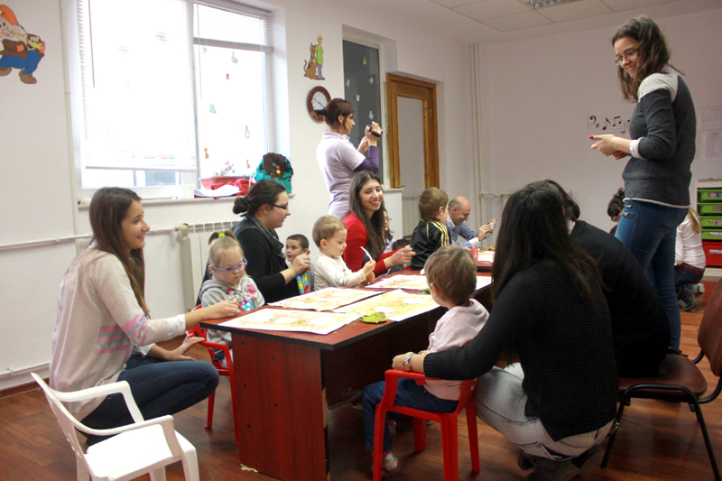 Cum îi ajută art-terapia pe copiii autiști din Constanța - centrulmareaneagraartterapie5-1385316334.jpg