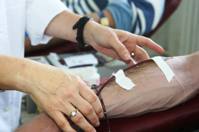 Donatorii de sânge nu mai primesc bani  sau tichete de masă - centrulregionaltransfuziisanguin-1371221826.jpg