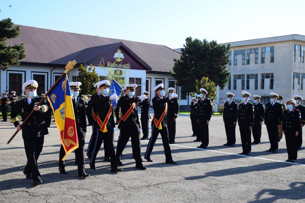 Ceremonial de înmânare a Drapelului de luptă, la Colegiul „Alexandru Ioan Cuza” - ceremoniadeinmanare-1601647586.jpg