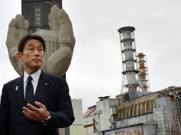 Ministrul de Externe japonez a vizitat centrala nucleară de la Cernobîl - cernobildestersmarcadepepoza-1377519580.jpg