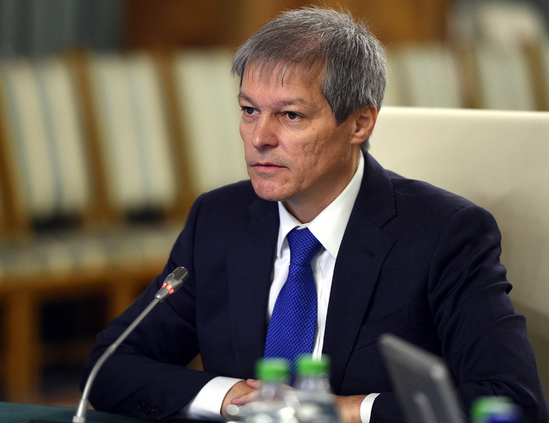 Ce salariu încasează premierul Dacian Cioloș - cesalariuareciolos-1461171925.jpg