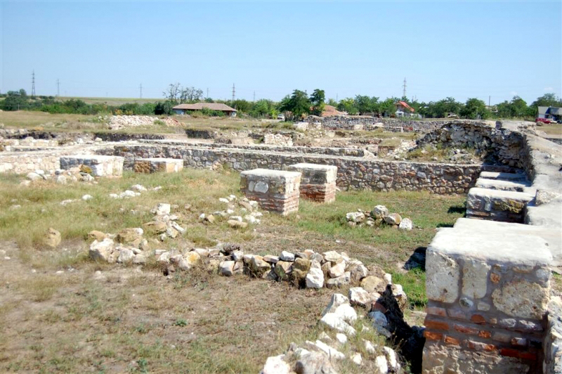 Pe cine mai interesează cetățile antice ale Dobrogei - cetate-1408551230.jpg