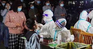 Cozi la clinicile Covid din China, după ce autoritățile au ridicat restricțiile dure - china-1670864162.jpg