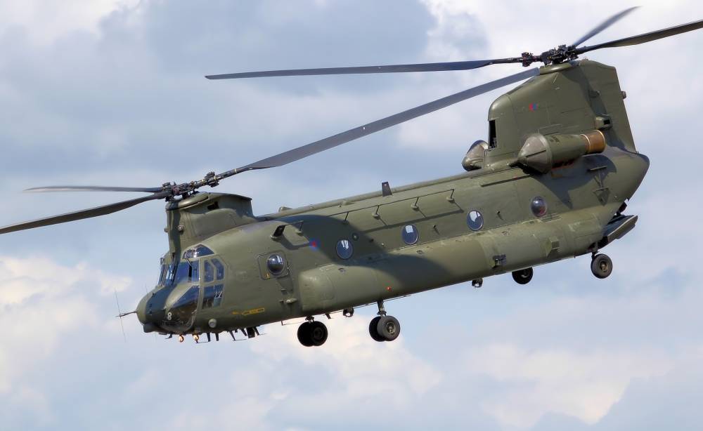 Elicoptere de luptă americane, la baza militară de la Kogălniceanu - chinookhc2za682arp-1479818067.jpg
