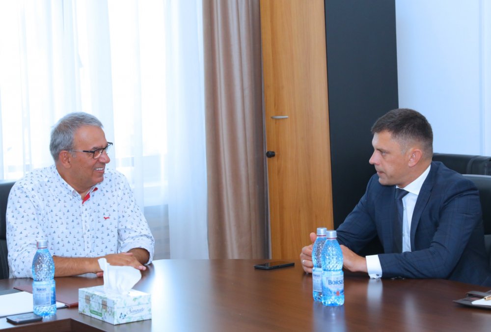 Ministrul Tineretului și Sportului, Carol-Eduard Novák, în vizită la Primăria Constanța - chitacnovak-1661260372.jpg