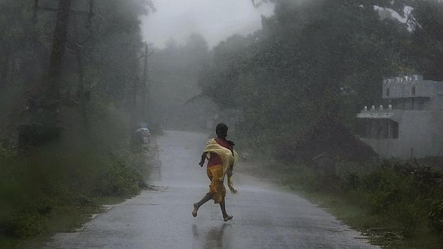 Al doilea ciclon în decurs de șase săptămâni va lovi mâine coasta de est a Indiei - ciclonindia644x362-1385054990.jpg