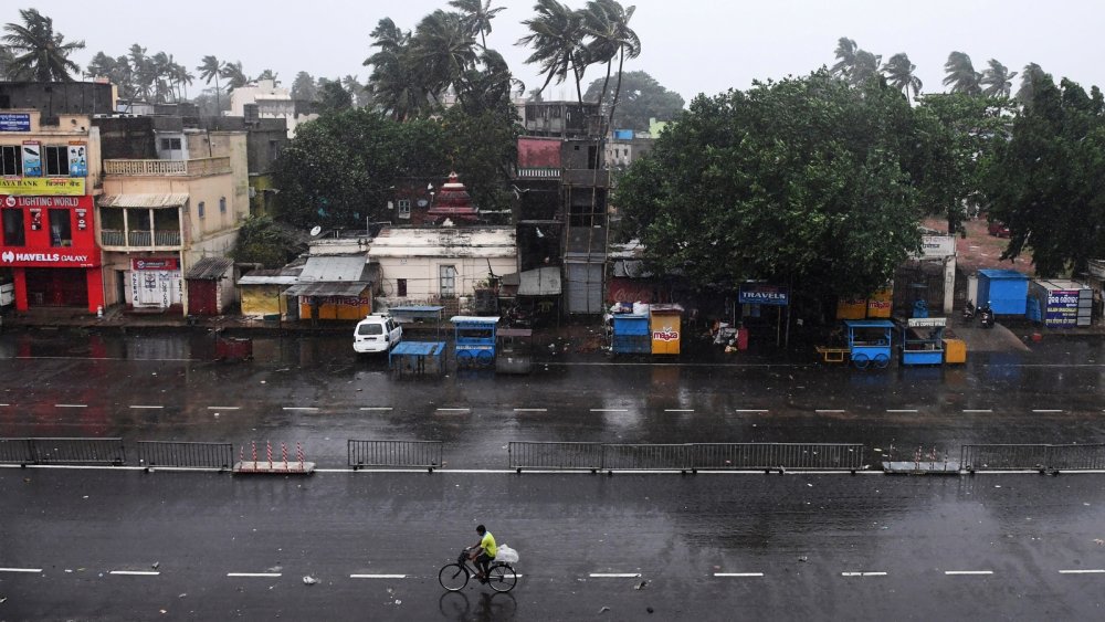 India, lovită puternic de ciclonul Fani. Peste un milion de persoane au fost evacuate - ciclonulfani-1556896314.jpg