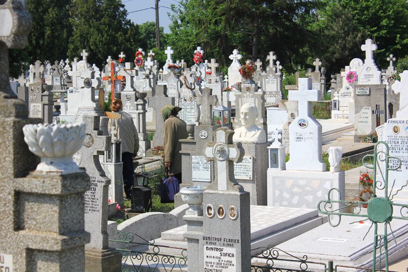 Cimitirele din Constanța sunt arhipline! Unde mai putem cumpăra un loc de veci - cimitir4-1463417631.jpg