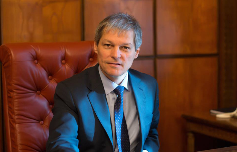 Fostul premier Dacian Cioloș, cu ochii pe dreapta  de pe scena politică - ciolosprimasedintadeguvern-1483634144.jpg