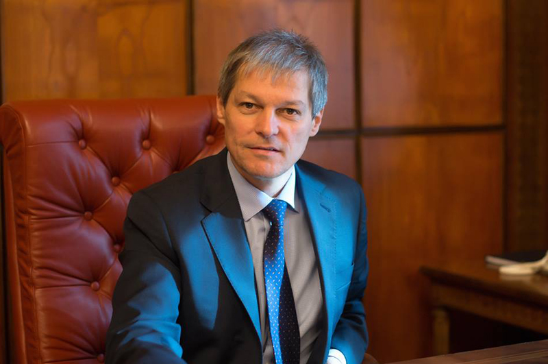 Dacian Cioloș: Unioniștii au spus că vor dezbateri cu oameni politici - ciolosunionisti-1477318139.jpg