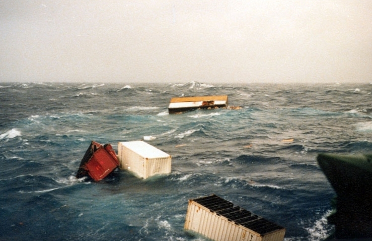 Circa o sută de containere plutesc în derivă în Pacificul de Nord - circaosutadecontainereplutescind-1611316245.jpg