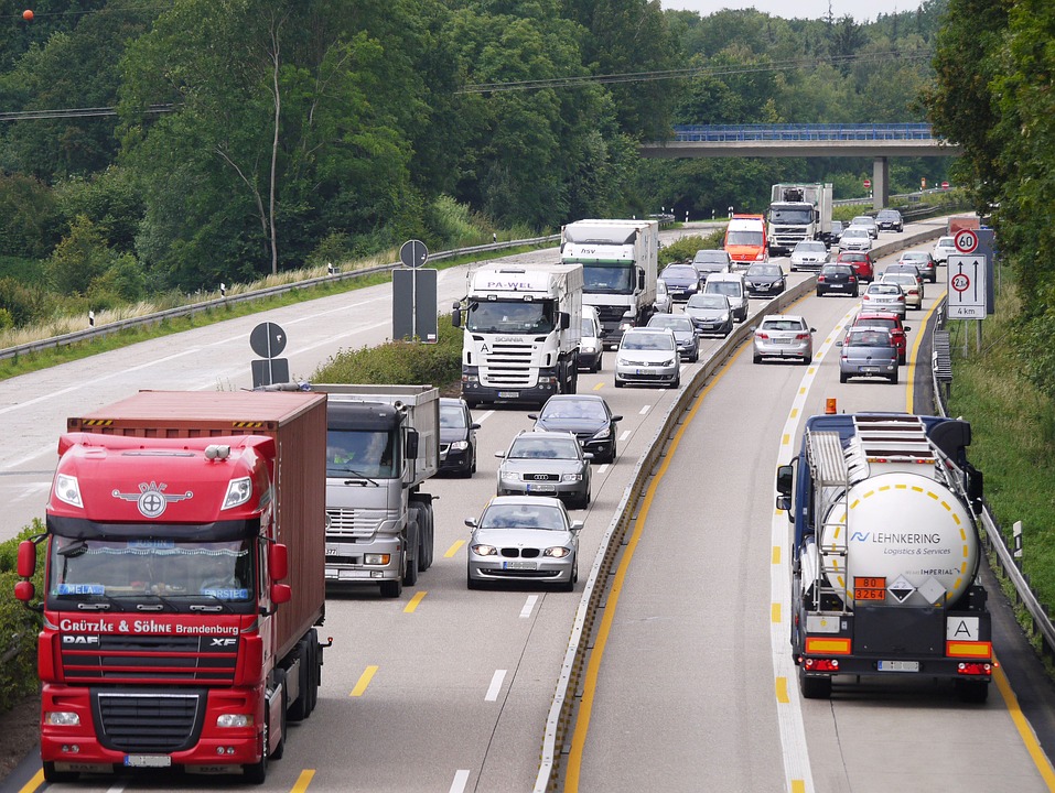 MAE: Atenționare de călătorie în Ungaria, pentru camioanele de mare tonaj - circulatie-1680871490.jpg