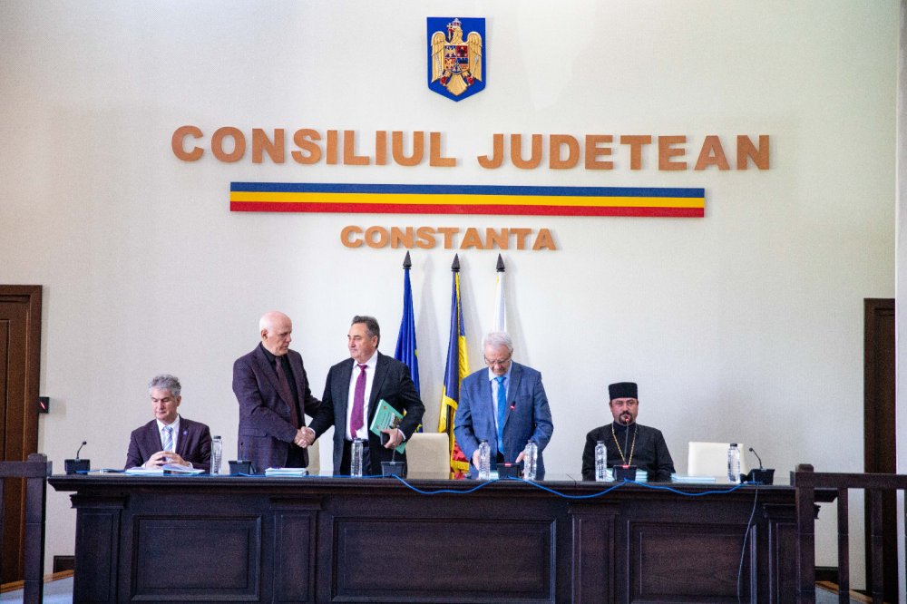 Preşedintele CJC, Mihai Lupu, a participat la omagiul adus eroilor români căzuţi pe front - cjc-eroi1-1683724502.jpg