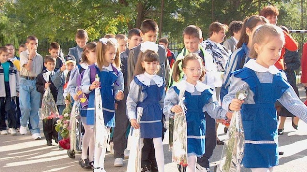 Guvernul susține uniforma obligatorie în școli. Inițiativa aparține părinților - clasai30193900-1333481048.jpg