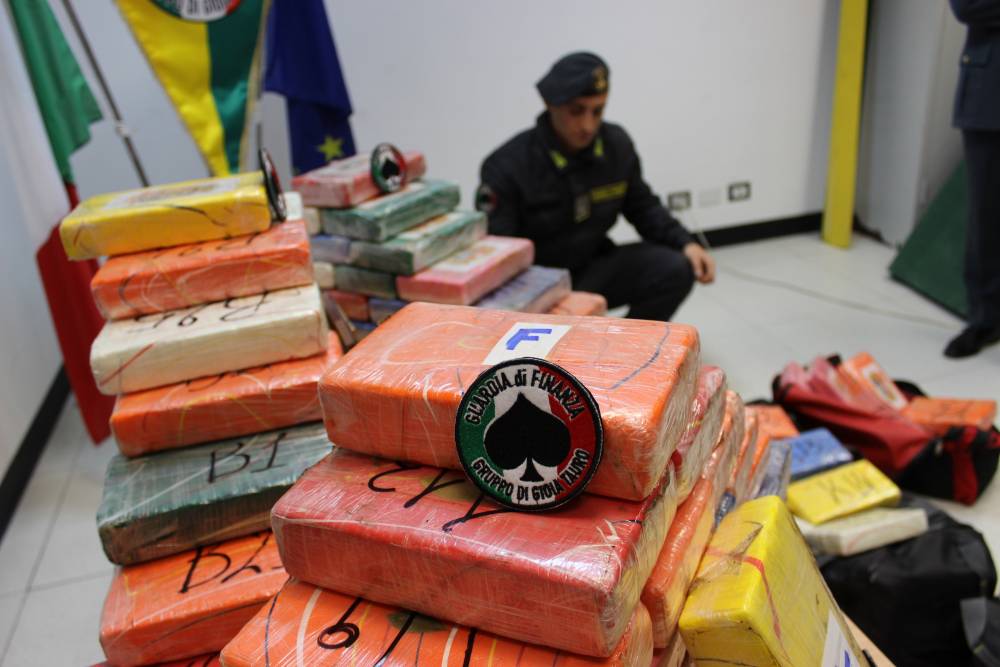 Cocaină în valoare de aproape 110 milioane de euro, confiscată într-un port din Calabria - cocainaitalia-1454676427.jpg