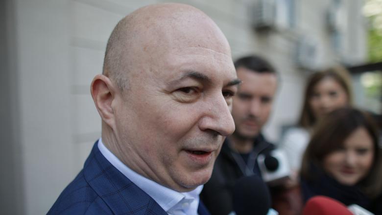 Codrin Ștefănescu, pus sub acuzare de DIICOT. Este acuzat de constituirea unui grup infracțional, șantaj, abuz în serviciu - codrin-1582919035.jpg